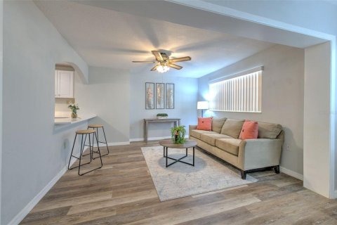 Casa en alquiler en Tampa, Florida, 4 dormitorios, 162.49 m2 № 1791377 - foto 11