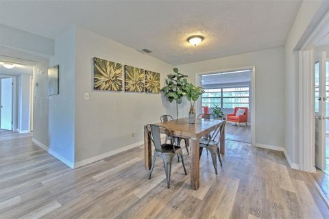 Casa en alquiler en Tampa, Florida, 4 dormitorios, 162.49 m2 № 1791377 - foto 13