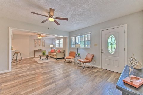 Casa en alquiler en Tampa, Florida, 4 dormitorios, 162.49 m2 № 1791377 - foto 6