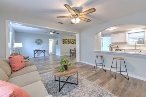Casa en alquiler en Tampa, Florida, 4 dormitorios, 162.49 m2 № 1791377 - foto 10