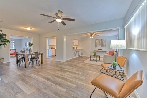 Casa en alquiler en Tampa, Florida, 4 dormitorios, 162.49 m2 № 1791377 - foto 5