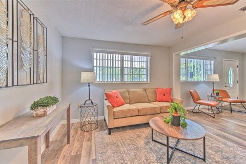 Casa en alquiler en Tampa, Florida, 4 dormitorios, 162.49 m2 № 1791377 - foto 8