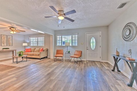 Casa en alquiler en Tampa, Florida, 4 dormitorios, 162.49 m2 № 1791377 - foto 7