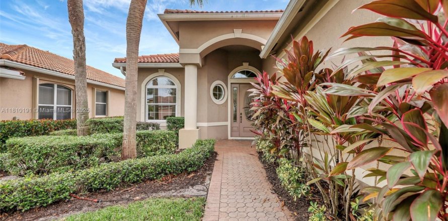 House in Port St. Lucie, Florida 3 bedrooms, 193.79 sq.m. № 1752603