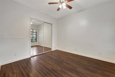 House in Port St. Lucie, Florida 3 bedrooms, 193.79 sq.m. № 1752603 - photo 10