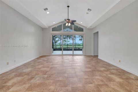 House in Port St. Lucie, Florida 3 bedrooms, 193.79 sq.m. № 1752603 - photo 20