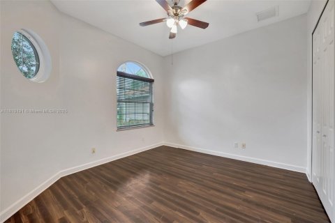 House in Port St. Lucie, Florida 3 bedrooms, 193.79 sq.m. № 1752603 - photo 13