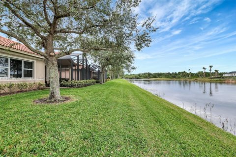 House in Port St. Lucie, Florida 3 bedrooms, 193.79 sq.m. № 1752603 - photo 9