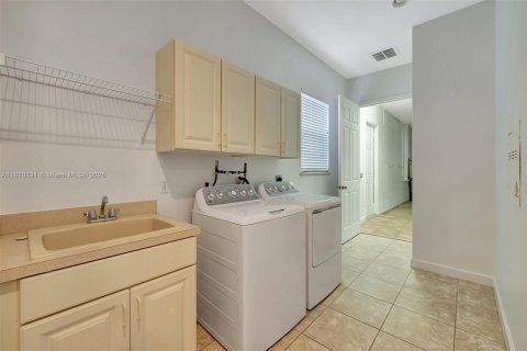 House in Port St. Lucie, Florida 3 bedrooms, 193.79 sq.m. № 1752603 - photo 27