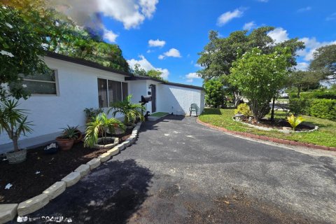 Villa ou maison à vendre à Margate, Floride: 4 chambres, 142.51 m2 № 2146915 - photo 2