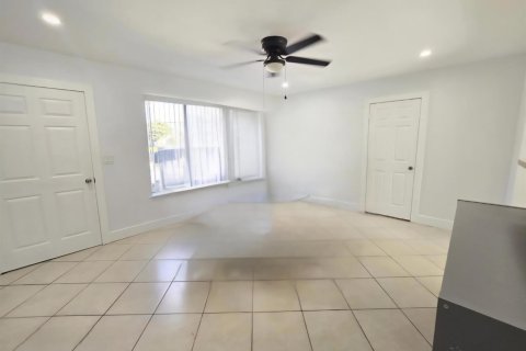 Villa ou maison à vendre à Margate, Floride: 4 chambres, 142.51 m2 № 2146915 - photo 5