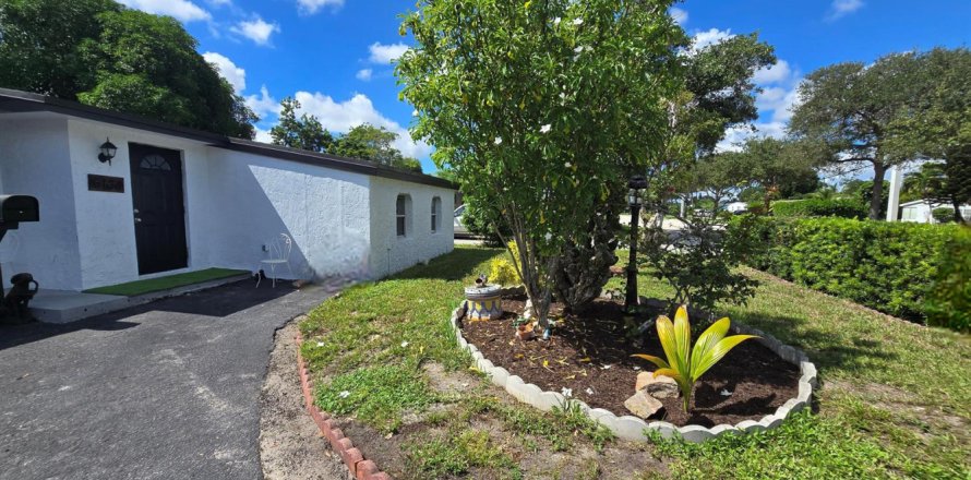 Villa ou maison à Margate, Floride 4 chambres, 142.51 m2 № 2146915
