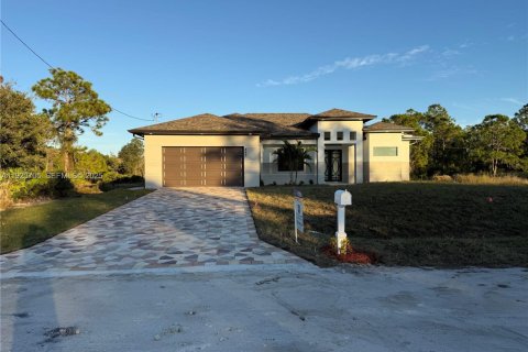 Casa en venta en Lehigh Acres, Florida, 4 dormitorios № 1982101 - foto 2
