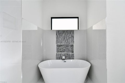 Casa en venta en Lehigh Acres, Florida, 4 dormitorios № 1982101 - foto 14