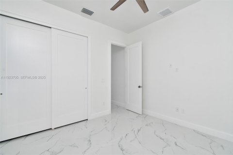 Casa en venta en Lehigh Acres, Florida, 4 dormitorios № 1982101 - foto 28