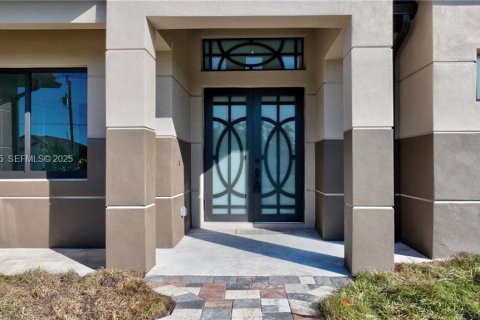 Casa en venta en Lehigh Acres, Florida, 4 dormitorios № 1982101 - foto 3