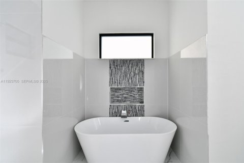 Casa en venta en Lehigh Acres, Florida, 4 dormitorios № 1982101 - foto 24