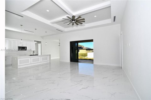 Casa en venta en Lehigh Acres, Florida, 4 dormitorios № 1982101 - foto 5