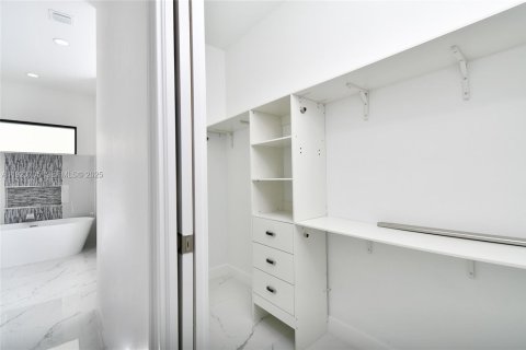 Casa en venta en Lehigh Acres, Florida, 4 dormitorios № 1982101 - foto 22