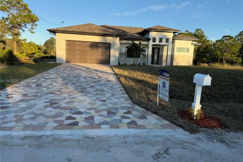Casa en venta en Lehigh Acres, Florida, 4 dormitorios № 1982101 - foto 1