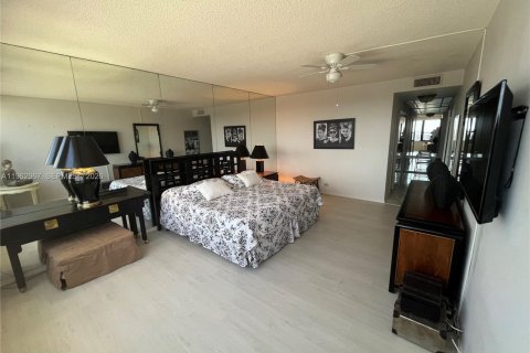 Copropriété à louer à Hollywood, Floride: 2 chambres, 126.35 m2 № 2337153 - photo 10