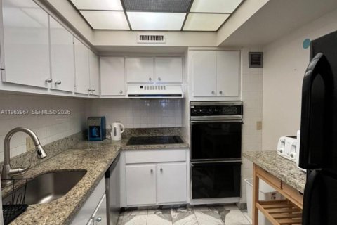 Copropriété à louer à Hollywood, Floride: 2 chambres, 126.35 m2 № 2337153 - photo 16