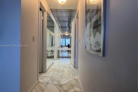Copropriété à louer à Hollywood, Floride: 2 chambres, 126.35 m2 № 2337153 - photo 11