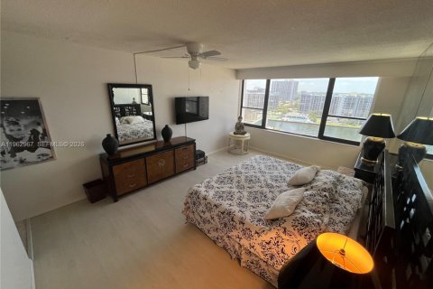 Copropriété à louer à Hollywood, Floride: 2 chambres, 126.35 m2 № 2337153 - photo 9