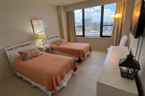 Copropriété à louer à Hollywood, Floride: 2 chambres, 126.35 m2 № 2337153 - photo 14