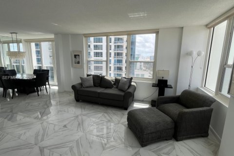 Copropriété à louer à Hollywood, Floride: 2 chambres, 126.35 m2 № 2337153 - photo 2