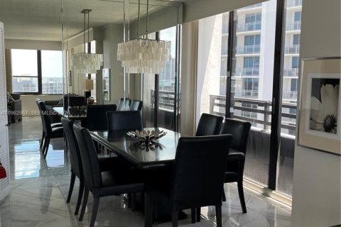 Copropriété à louer à Hollywood, Floride: 2 chambres, 126.35 m2 № 2337153 - photo 6