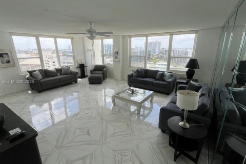 Copropriété à louer à Hollywood, Floride: 2 chambres, 126.35 m2 № 2337153 - photo 3