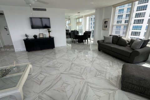 Copropriété à louer à Hollywood, Floride: 2 chambres, 126.35 m2 № 2337153 - photo 4