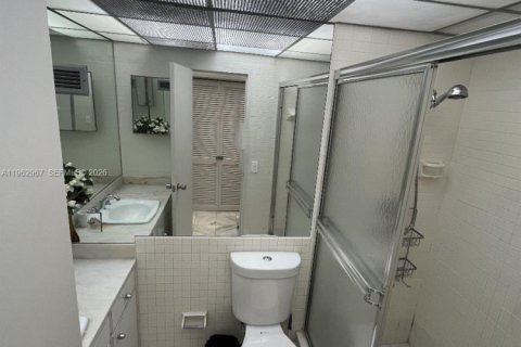 Copropriété à louer à Hollywood, Floride: 2 chambres, 126.35 m2 № 2337153 - photo 15