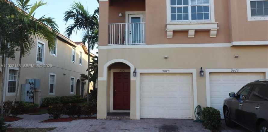 Adosado en Tamarac, Florida 2 dormitorios, 96.25 m2 № 2035545