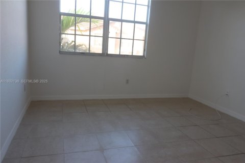 Adosado en alquiler en Tamarac, Florida, 2 dormitorios, 96.25 m2 № 2035545 - foto 4