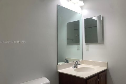 Adosado en alquiler en Tamarac, Florida, 2 dormitorios, 96.25 m2 № 2035545 - foto 12