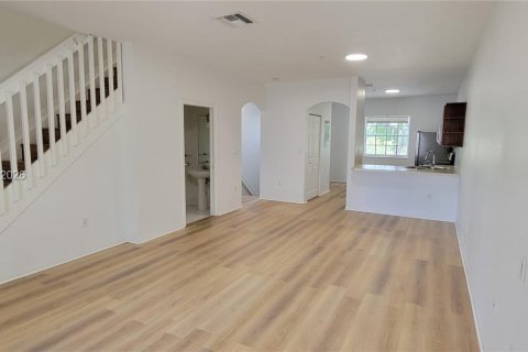 Copropriété à vendre à Doral, Floride: 3 chambres, 127.28 m2 № 2060391 - photo 6