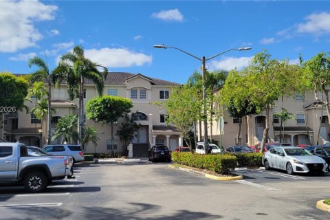 Copropriété à vendre à Doral, Floride: 3 chambres, 127.28 m2 № 2060391 - photo 2