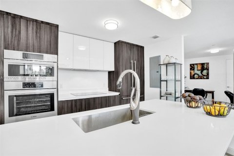 Condominio en alquiler en Miami, Florida, 3 dormitorios, 173.26 m2 № 1995682 - foto 16