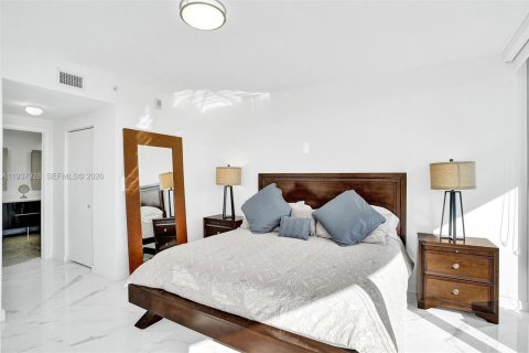 Condominio en alquiler en Miami, Florida, 3 dormitorios, 173.26 m2 № 1995682 - foto 27