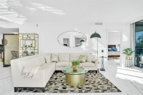 Condominio en alquiler en Miami, Florida, 3 dormitorios, 173.26 m2 № 1995682 - foto 22