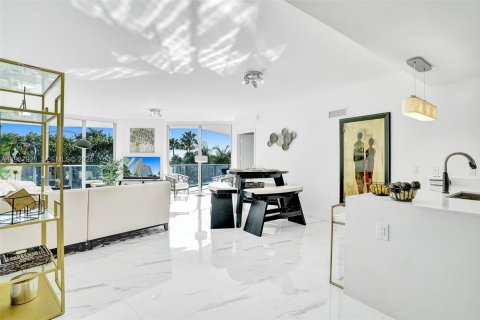 Condominio en alquiler en Miami, Florida, 3 dormitorios, 173.26 m2 № 1995682 - foto 11