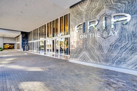 Condominio en Miami, Florida, 3 dormitorios  № 1995682