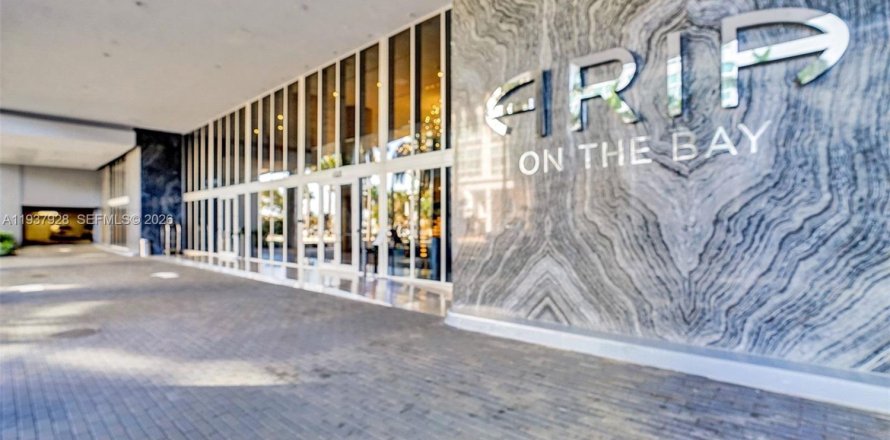 Condominio en Miami, Florida, 3 dormitorios  № 1995682