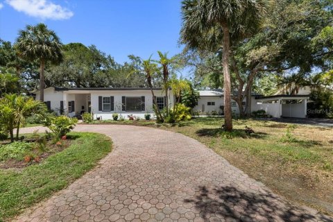 House in Saint Petersburg, Florida 4 bedrooms, 267.84 sq.m. № 1669971 - photo 3