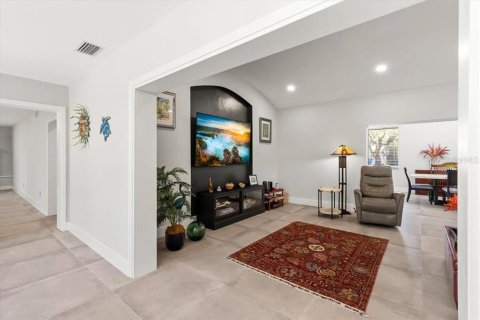 House in Saint Petersburg, Florida 4 bedrooms, 267.84 sq.m. № 1669971 - photo 9