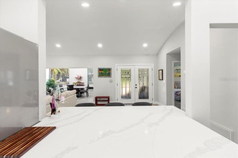 House in Saint Petersburg, Florida 4 bedrooms, 267.84 sq.m. № 1669971 - photo 20