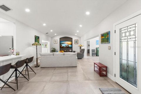 House in Saint Petersburg, Florida 4 bedrooms, 267.84 sq.m. № 1669971 - photo 6