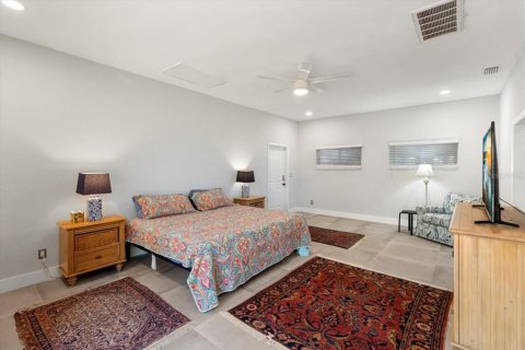 House in Saint Petersburg, Florida 4 bedrooms, 267.84 sq.m. № 1669971 - photo 30